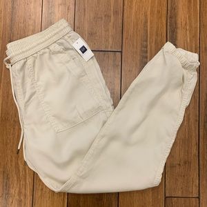 Gap Lightweight Jogger Pant